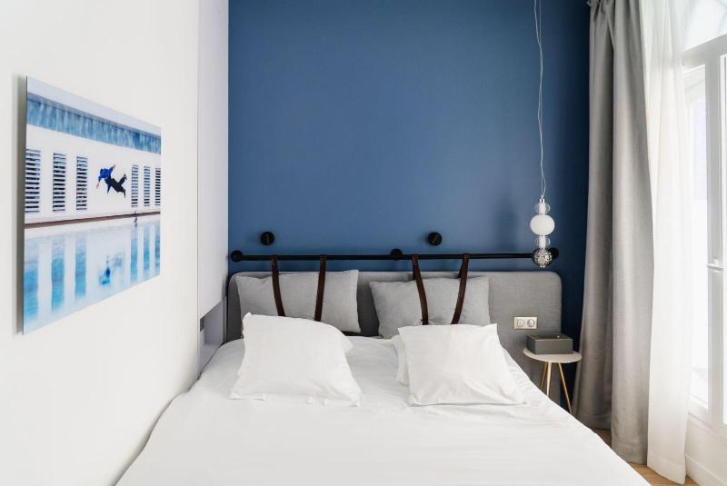 Hotel Victoire image