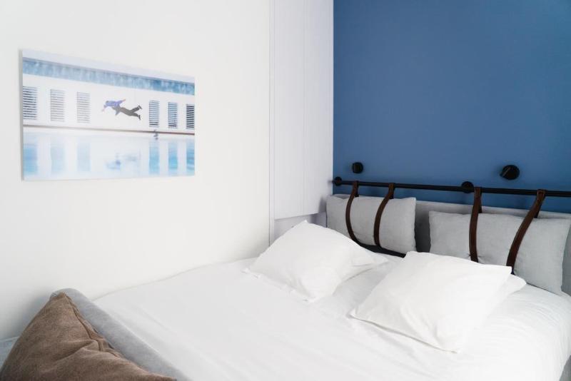 Hotel Victoire image
