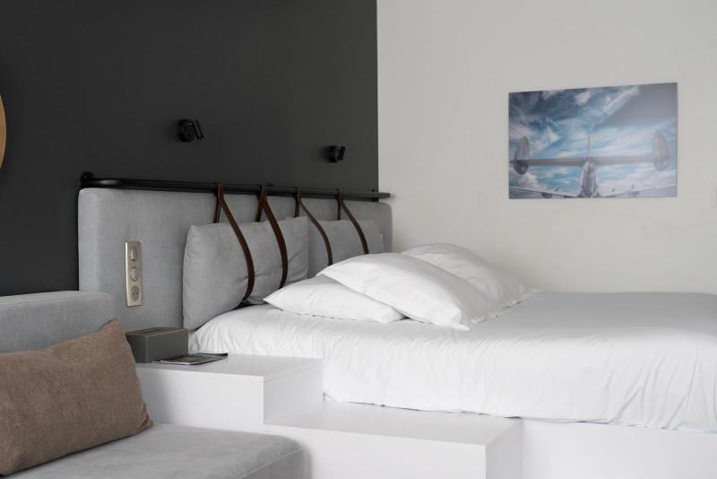 Hotel Victoire image