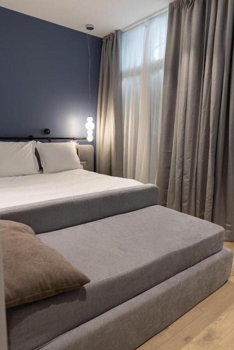 Hotel Victoire image