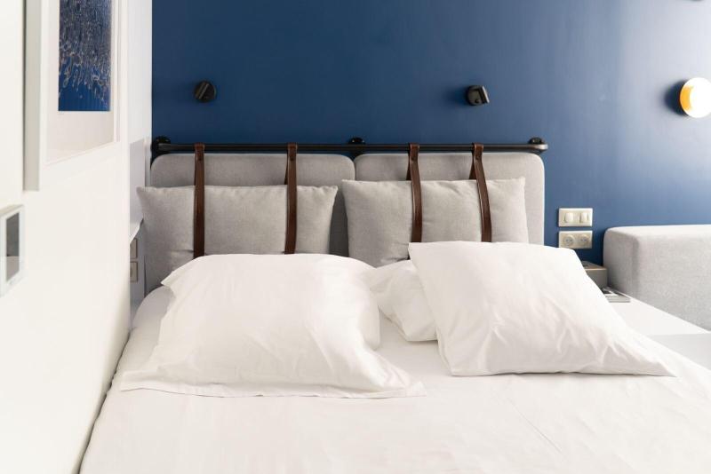 Hotel Victoire image