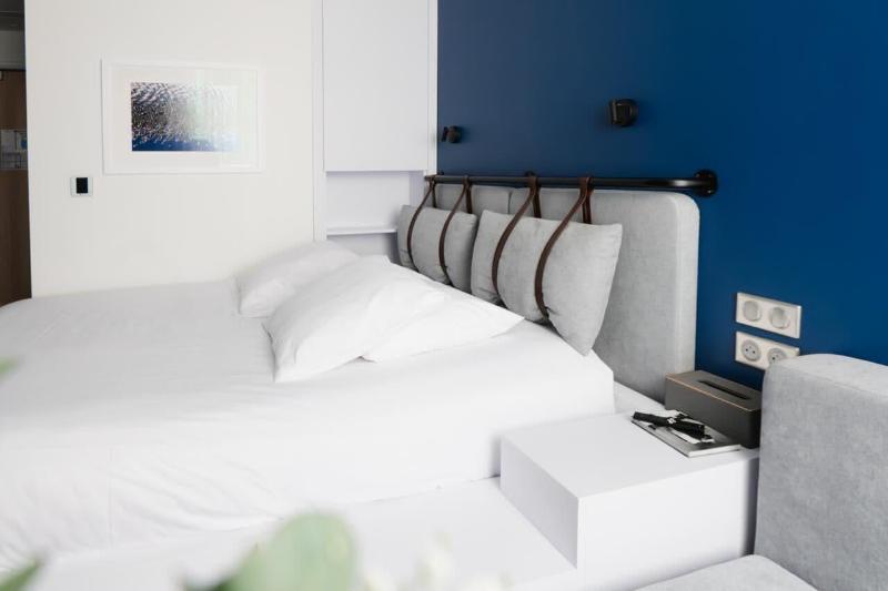 Hotel Victoire image