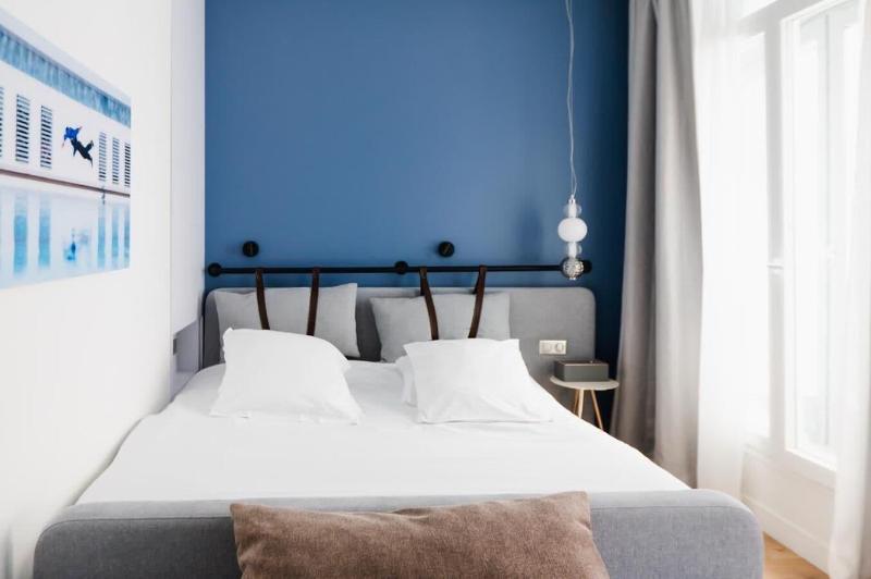 Hotel Victoire image