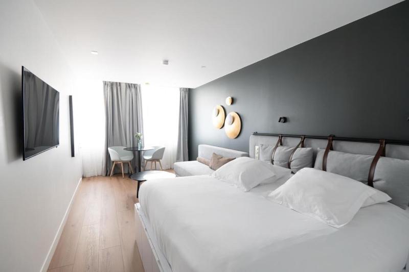 Hotel Victoire image