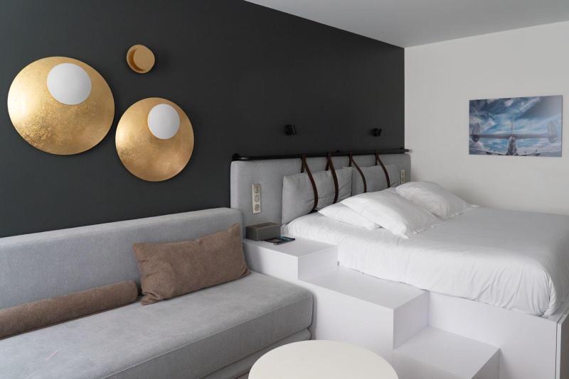 Hotel Victoire image