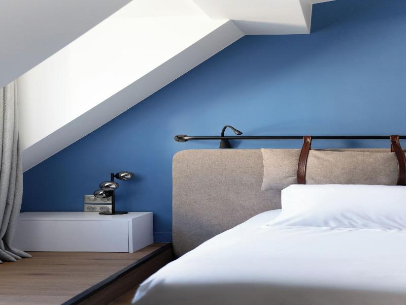 Hotel Victoire image