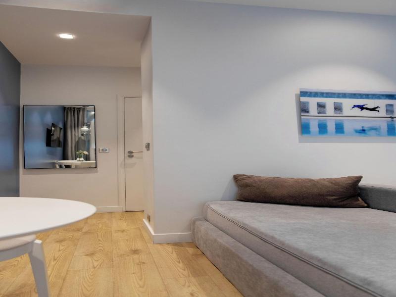 Hotel Victoire image