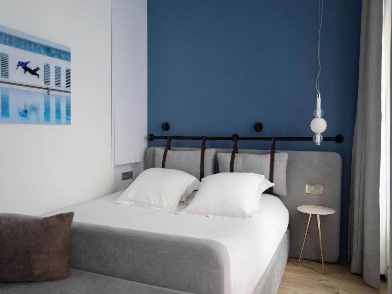 Hotel Victoire image