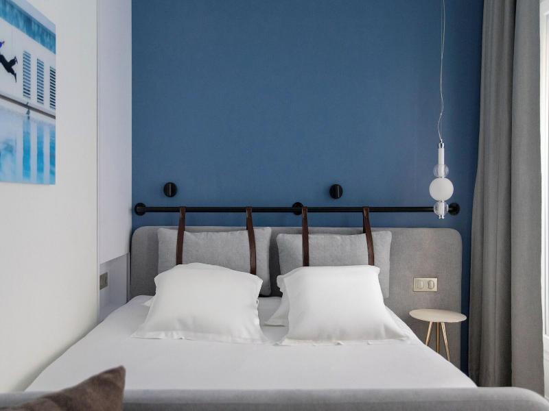 Hotel Victoire image