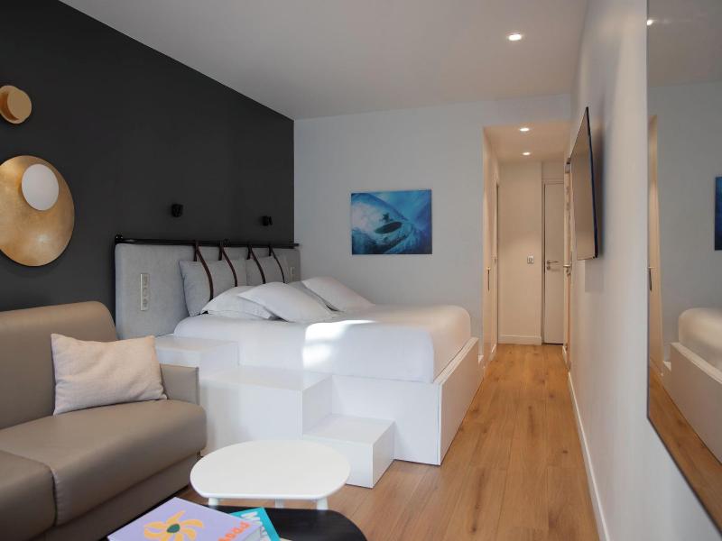 Hotel Victoire image