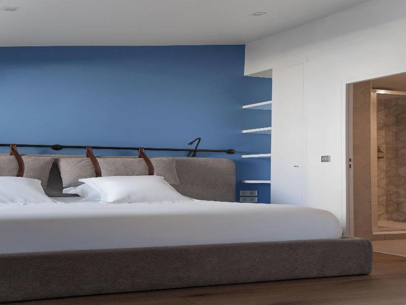 Hotel Victoire image