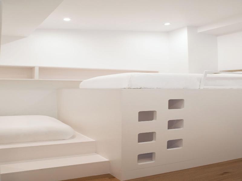 Hotel Victoire image