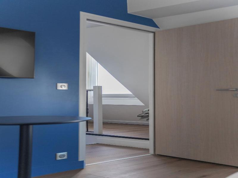 Hotel Victoire image