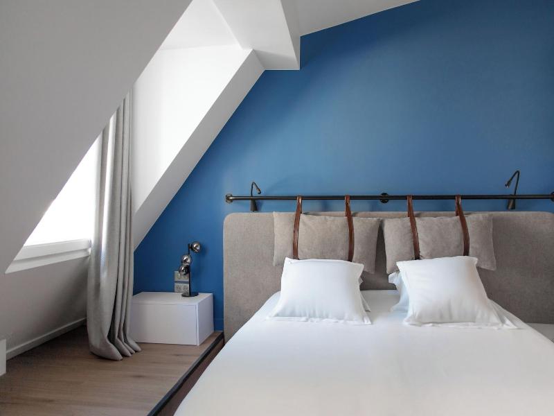 Hotel Victoire image