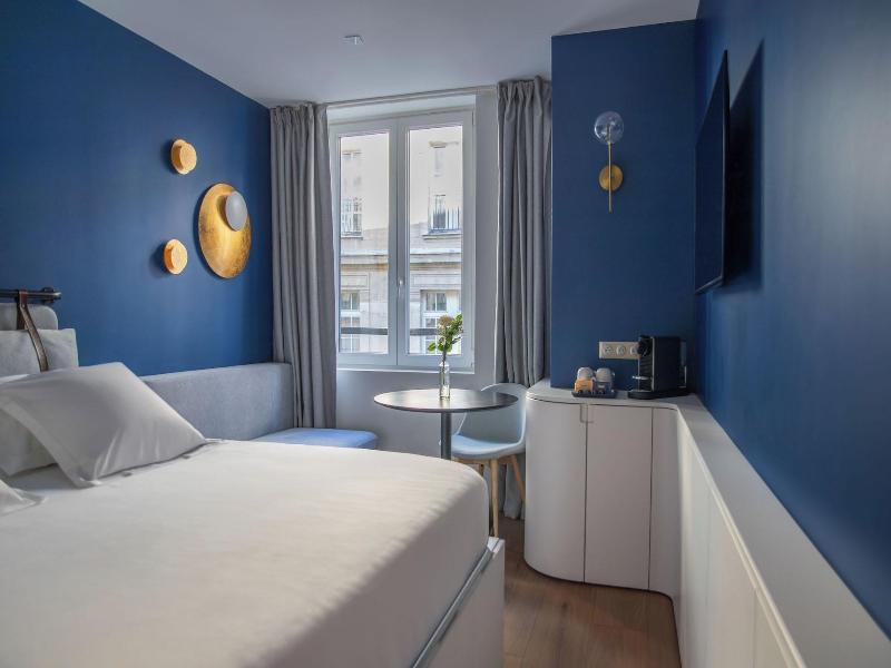 Hotel Victoire image