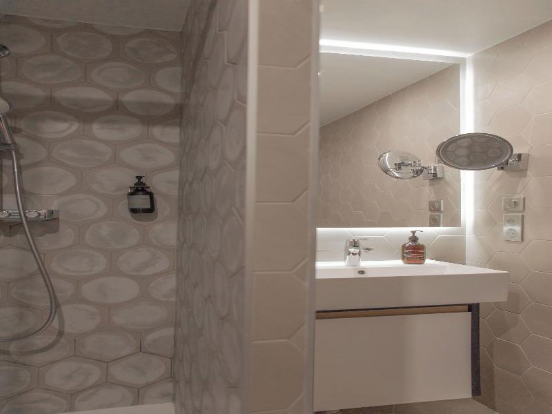 Hotel Victoire image