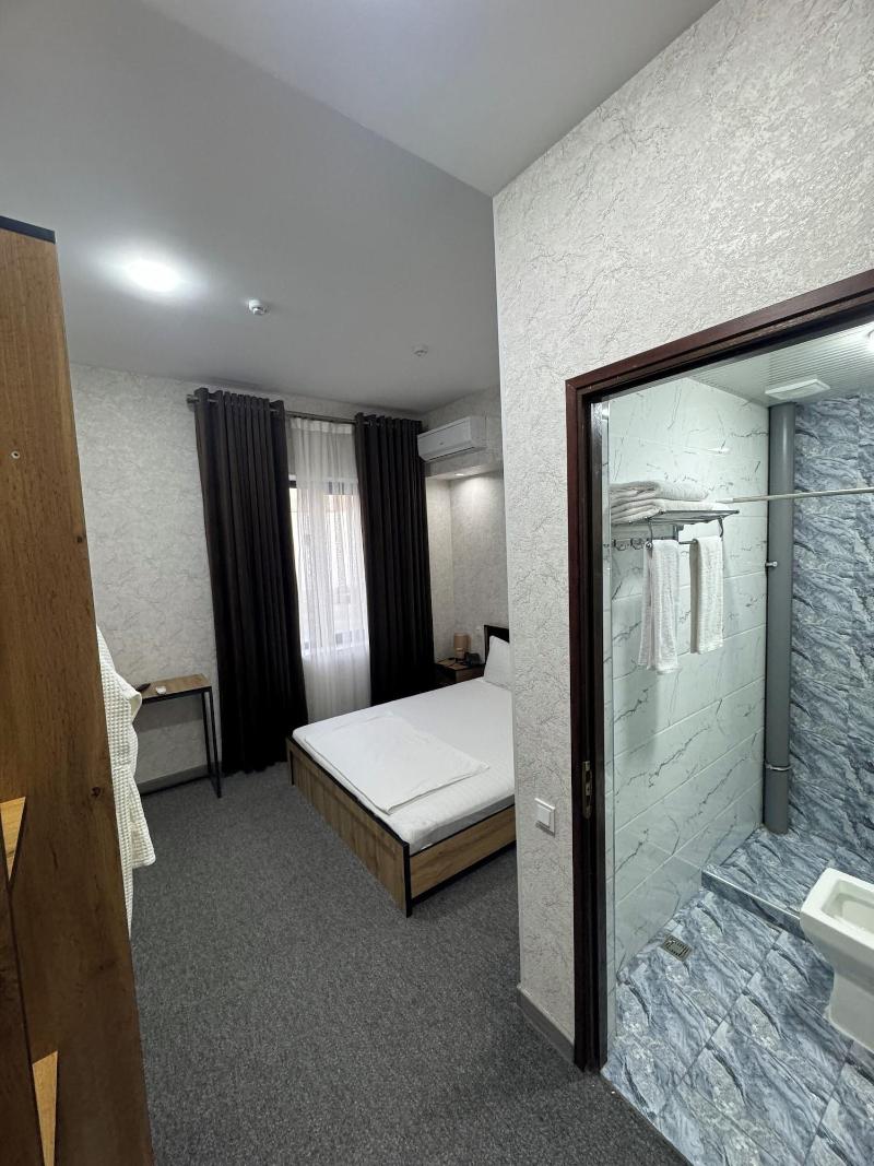 White House Hotel image