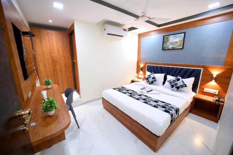 N M Hotel image