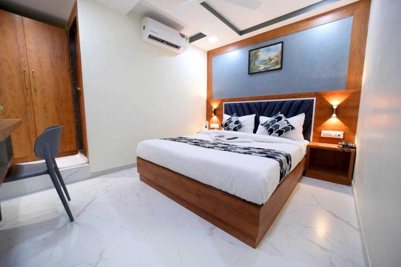 N M Hotel image