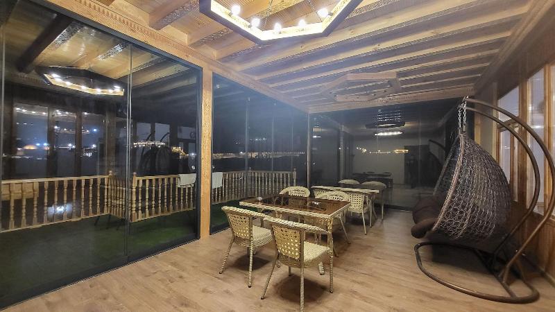 Ulli Oy Boutique Hotel Terrace image