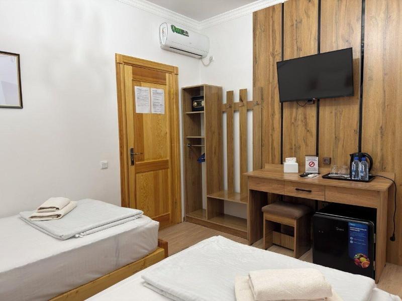 Ulli Oy Boutique Hotel Terrace image