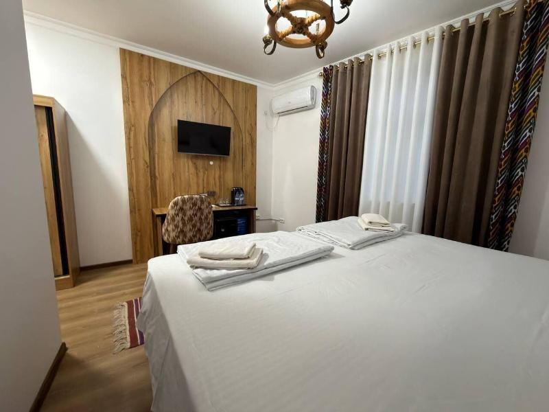 Ulli Oy Boutique Hotel Terrace image