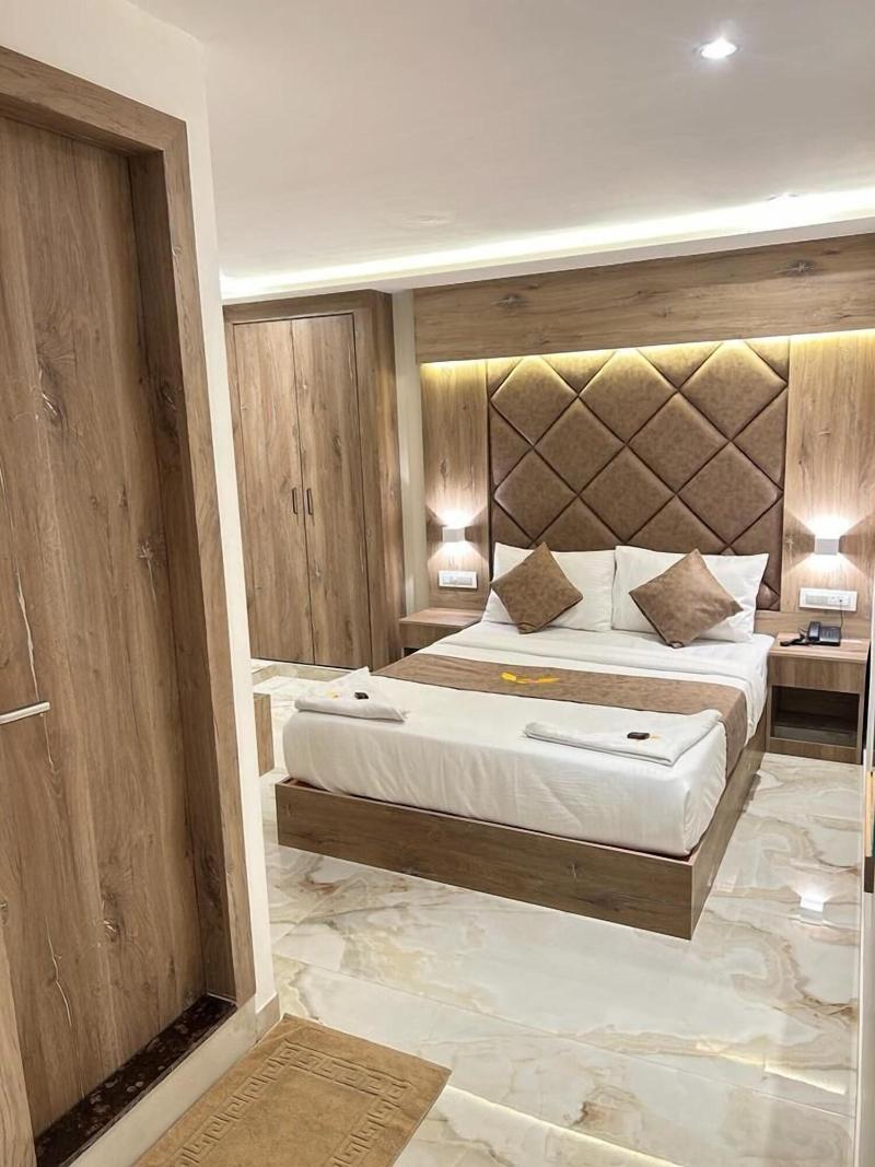 Hotel Mig Suites image