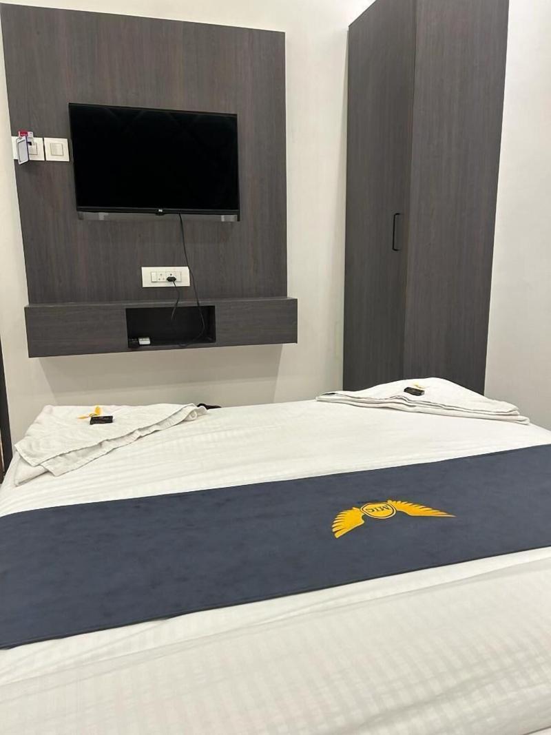 Hotel Mig Suites image