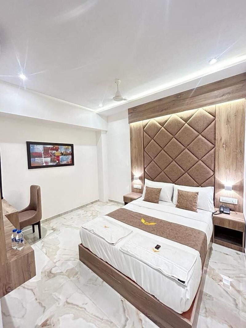 Hotel Mig Suites image