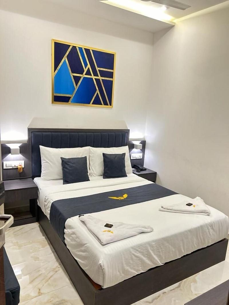 Hotel Mig Suites image