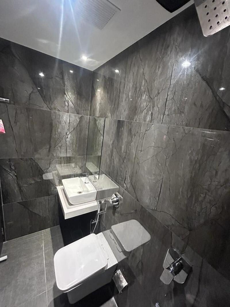 Hotel Mig Suites image