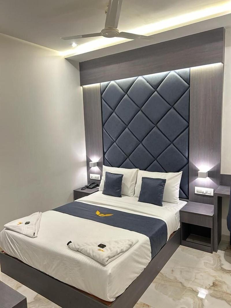 Hotel Mig Suites image