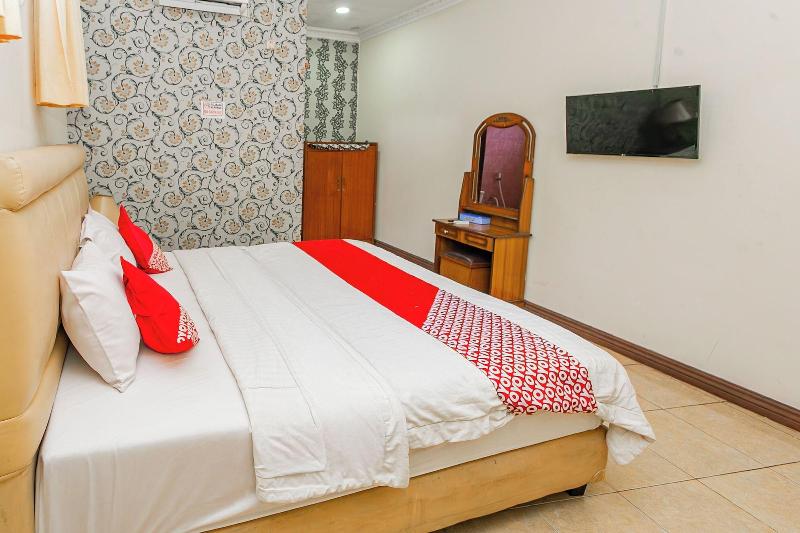 Oyo 94346 Hotel Andalus Cibogo Puncak image