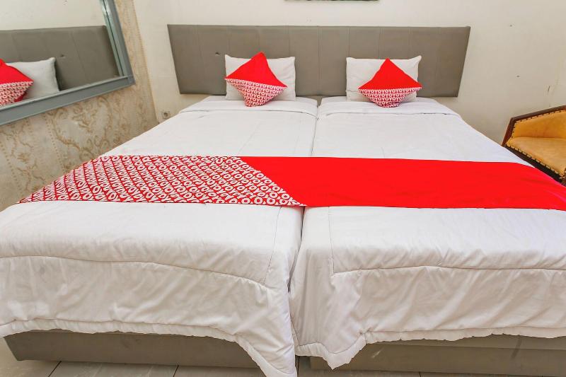 Oyo 94346 Hotel Andalus Cibogo Puncak image