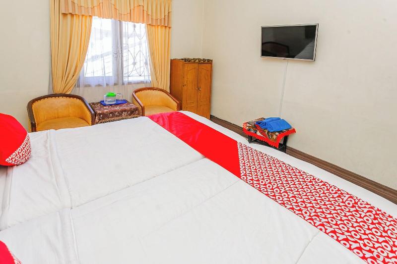 Oyo 94346 Hotel Andalus Cibogo Puncak image