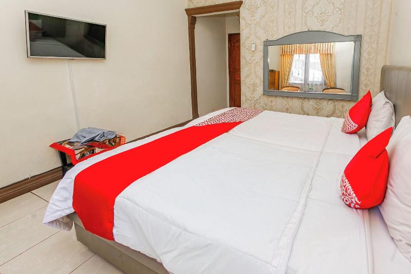Oyo 94346 Hotel Andalus Cibogo Puncak image