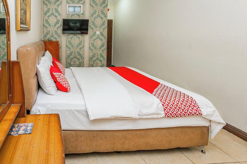 Oyo 94346 Hotel Andalus Cibogo Puncak image