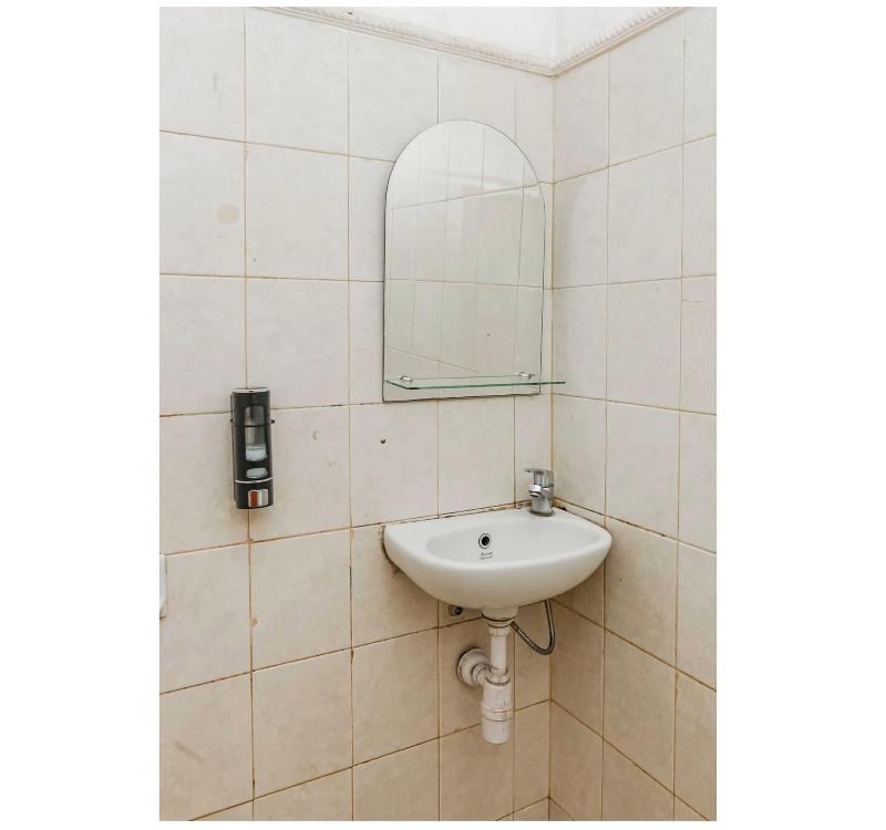 Oyo 94346 Hotel Andalus Cibogo Puncak image