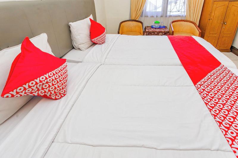 Oyo 94346 Hotel Andalus Cibogo Puncak image