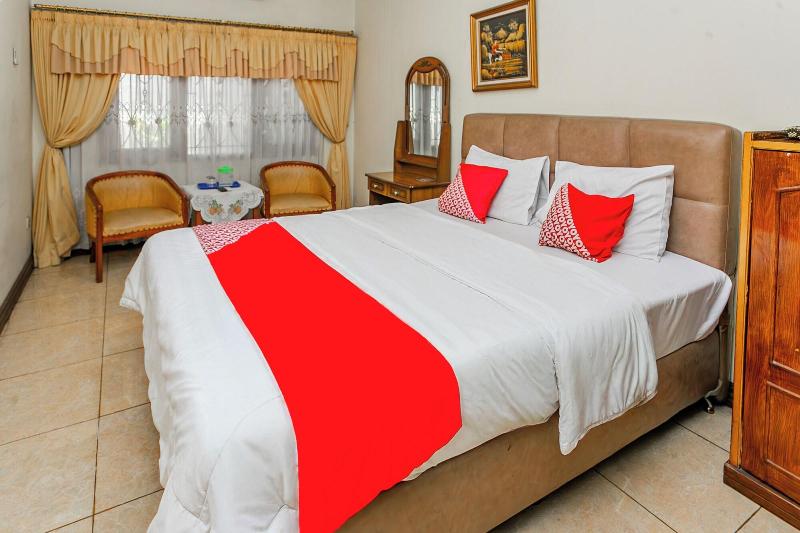 Oyo 94346 Hotel Andalus Cibogo Puncak image