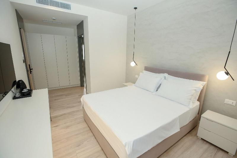 Nos Luxury Rooms image