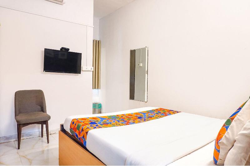 Fabhotel Silver Key I image