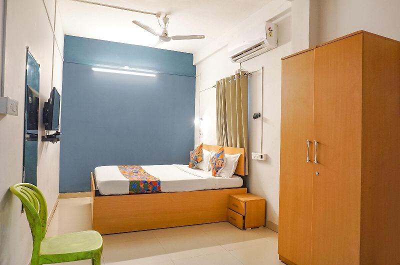 Fabhotel Silver Key I image