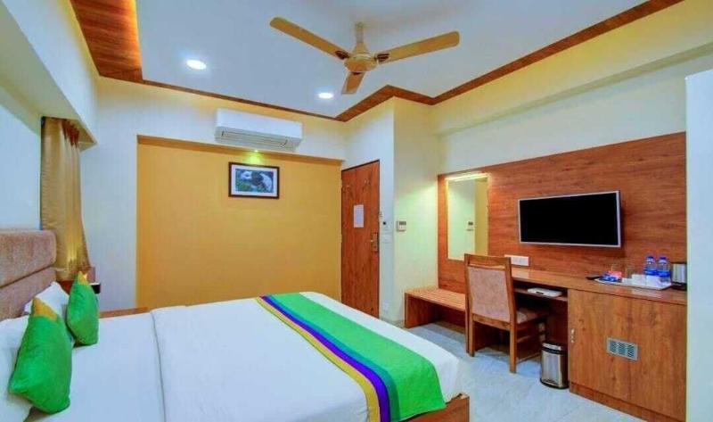 Hotel Opulence Inn image