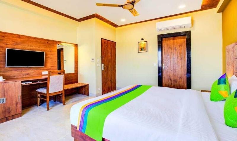 Hotel Opulence Inn image