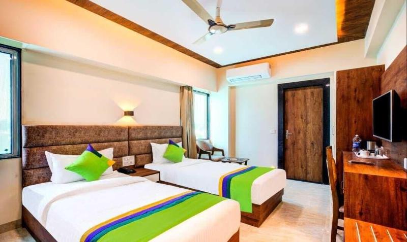 Hotel Opulence Inn image