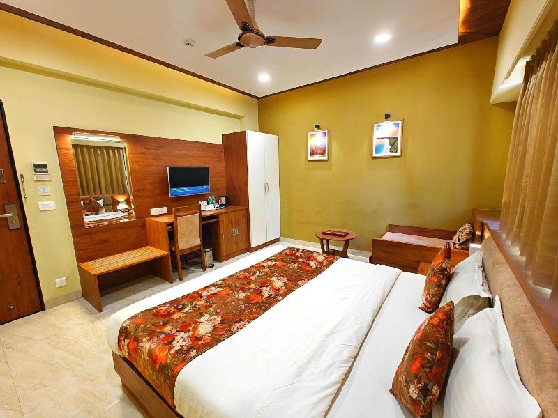 Hotel Opulence Inn image