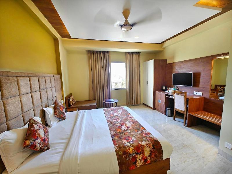 Hotel Opulence Inn image