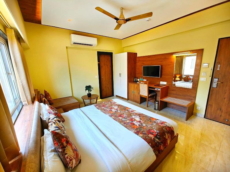 Hotel Opulence Inn image
