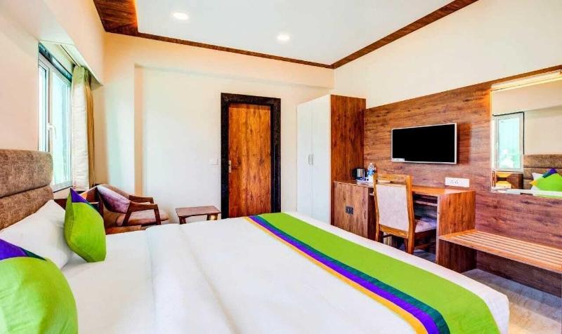 Hotel Opulence Inn image